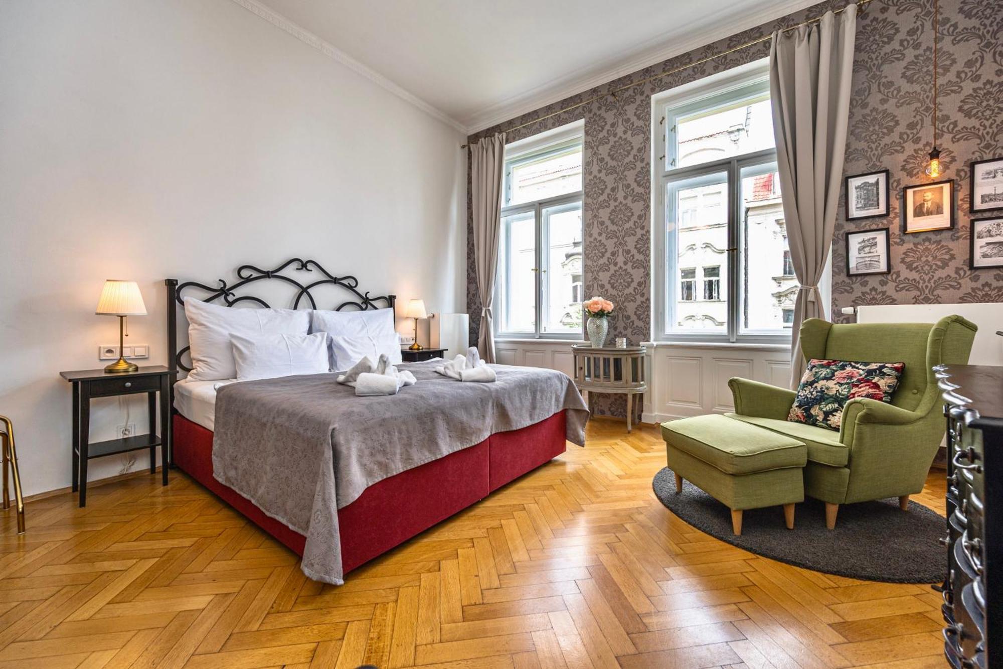 The Old Town Square & Parizska Apartments Prague Exterior photo