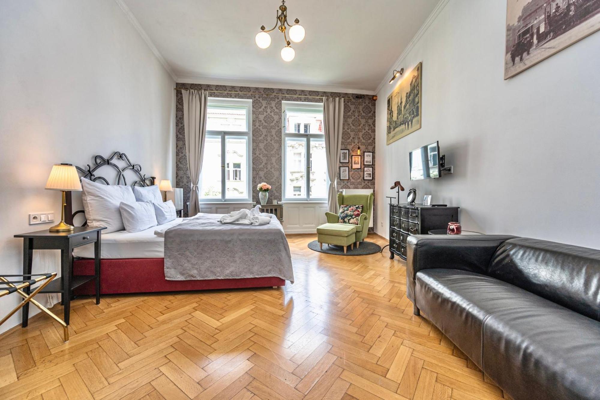 The Old Town Square & Parizska Apartments Prague Exterior photo